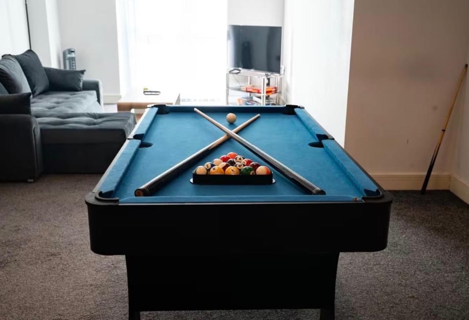 Billiard, Game Room, TV and multimedia, Seating area