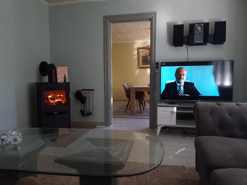 Communal lounge/ TV room