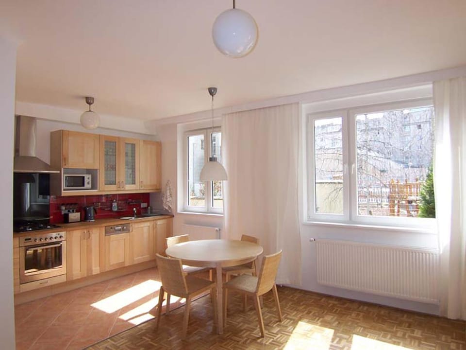 Coffee/tea facilities, Kitchen or kitchenette, Living room, Dining area