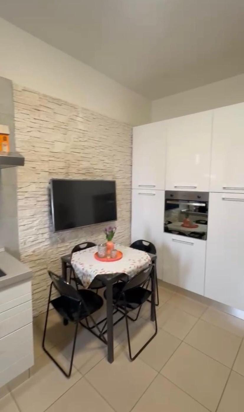 TV and multimedia, Living room, Seating area, oven