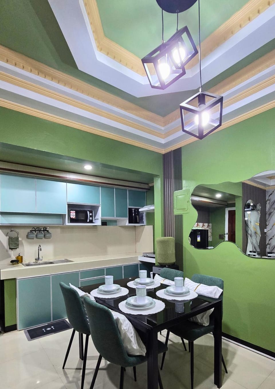 Kitchen or kitchenette, Dining area, minibar