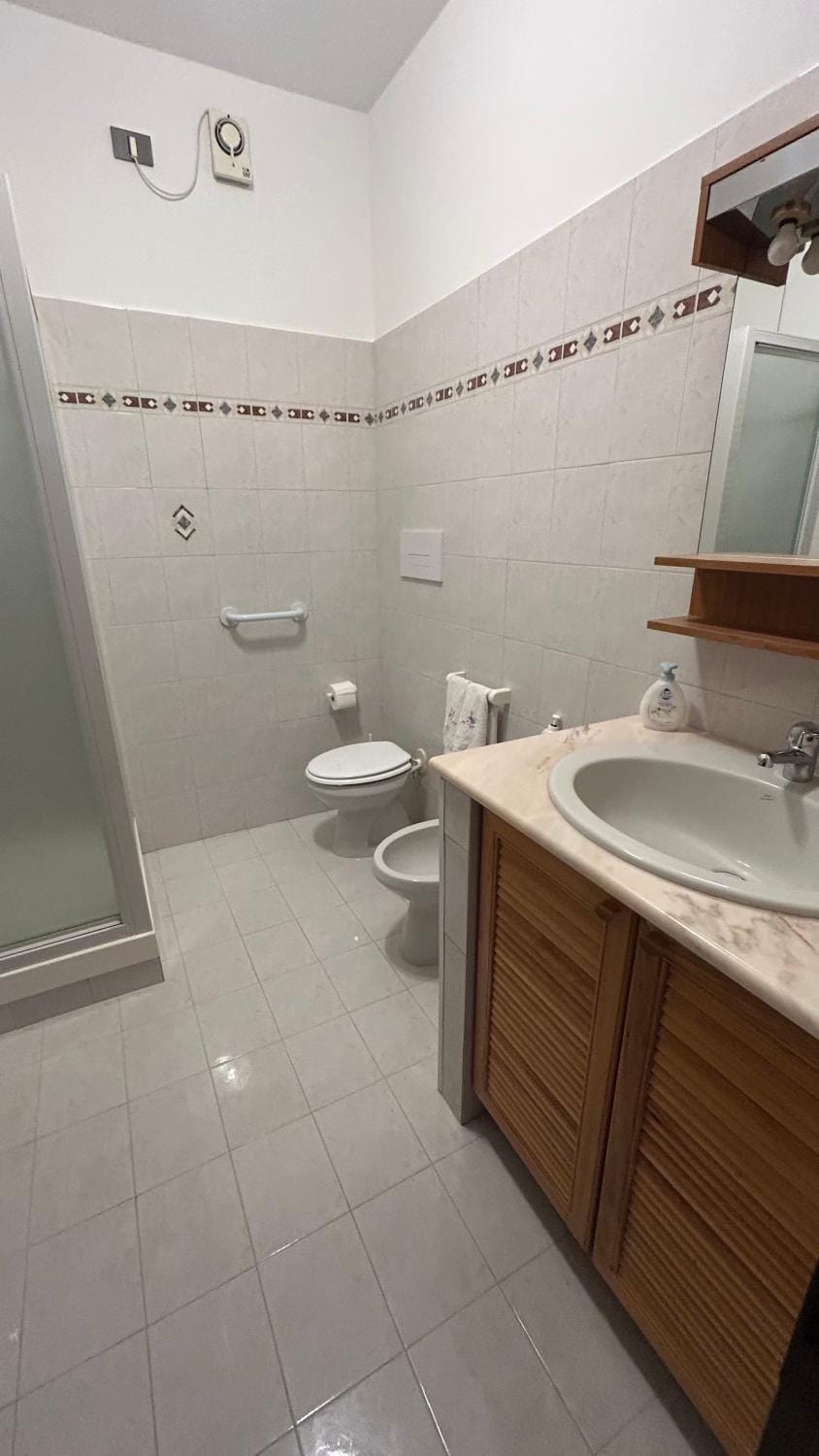 Elegante appartamento vista mare - 2 camere, 2 bagni e parcheggio privato Apartment in Albissola Marina