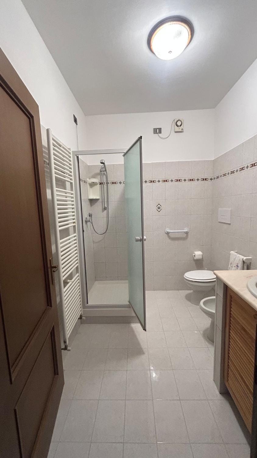 Elegante appartamento vista mare - 2 camere, 2 bagni e parcheggio privato Apartment in Albissola Marina
