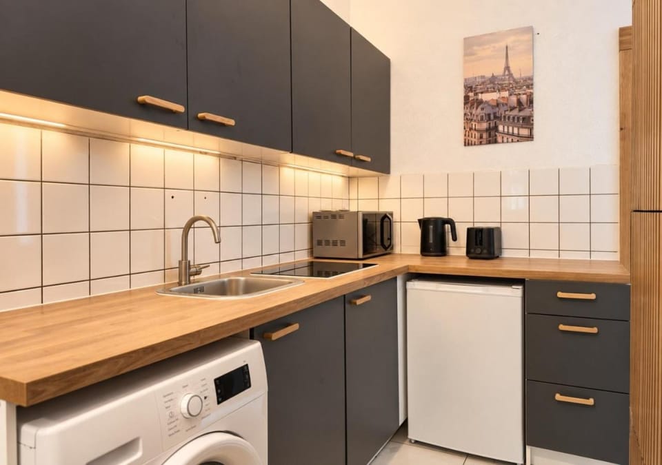 Kitchen or kitchenette, washing machine