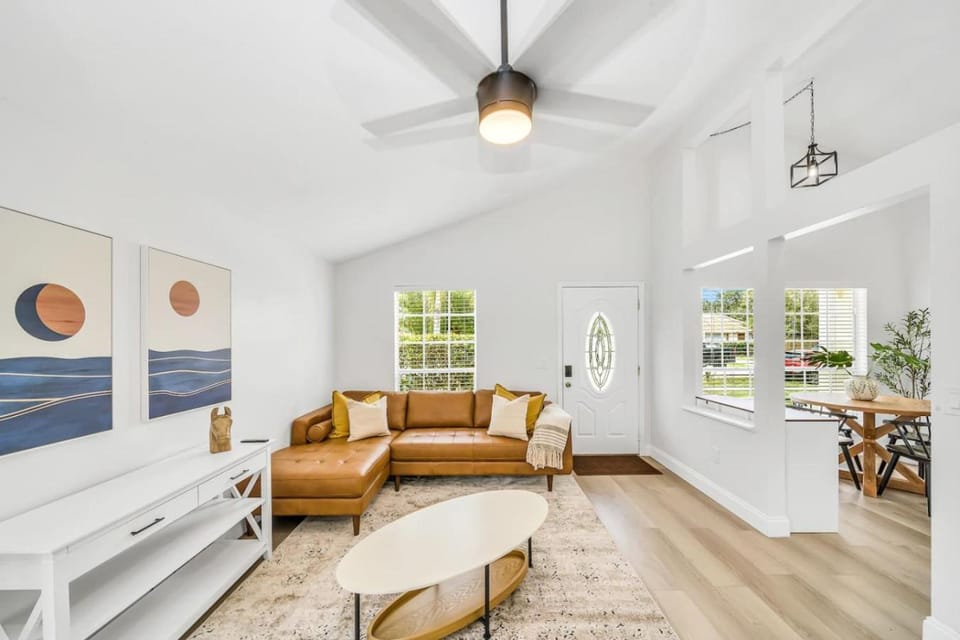 Saddlewood Cottage House in Royal Palm Beach