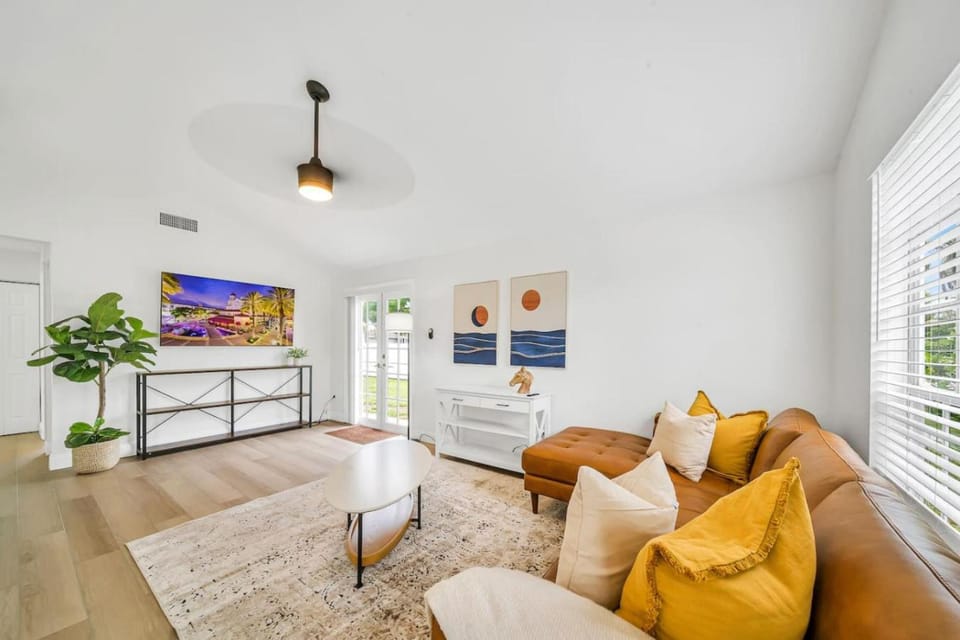 Saddlewood Cottage House in Royal Palm Beach