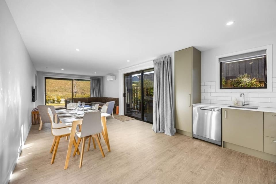 3 Bedroom modern home in Northlake Wanaka House in Wanaka