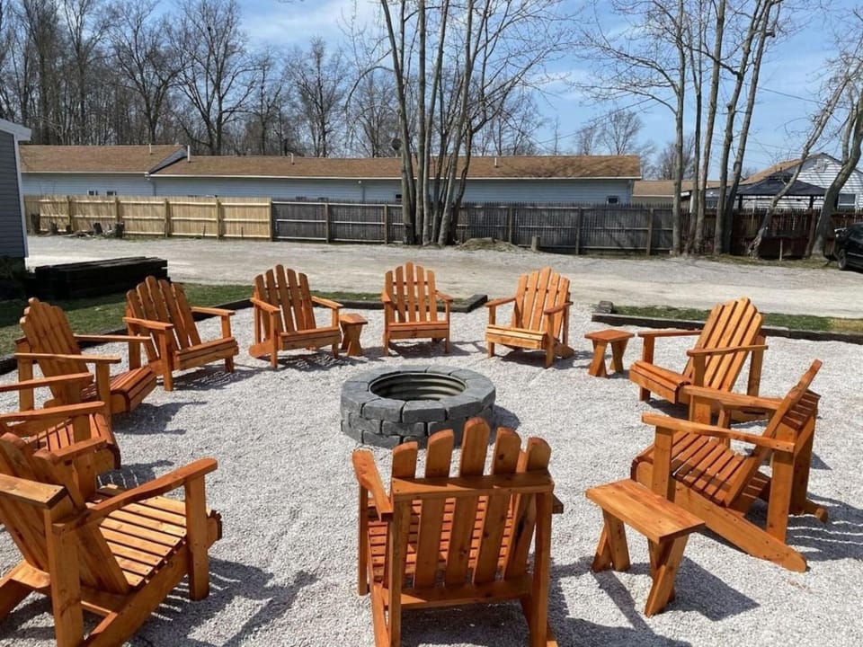 Prime East End Location Walk Everywhere House in Geneva-on-the-Lake