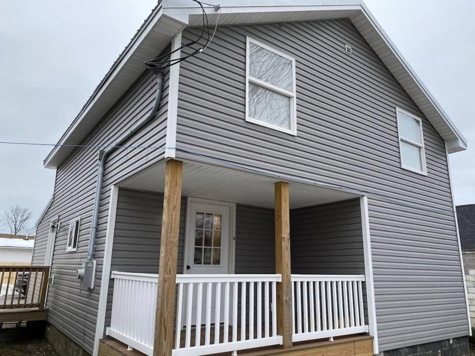 Prime East End Location Walk Everywhere House in Geneva-on-the-Lake