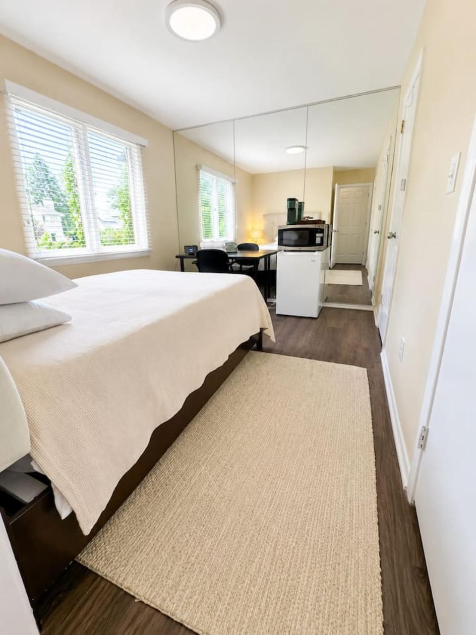 Relax and Recharge at Desirable Living House in Paramus