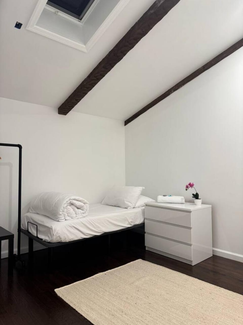 Room with Desk Wi-Fi and coffee House in Paramus