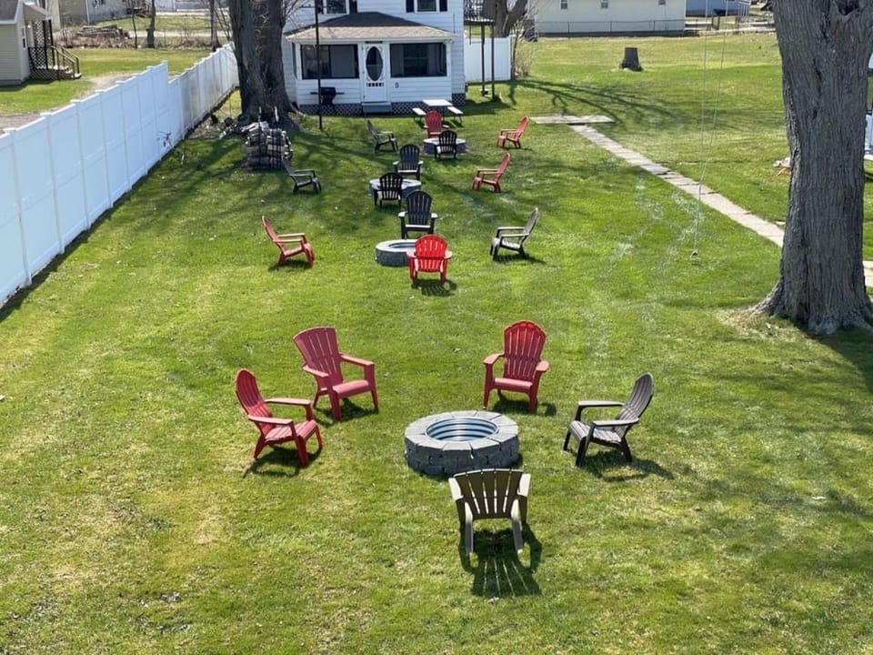 Walk Everywhere Lake Strip And Wineries House in Geneva-on-the-Lake