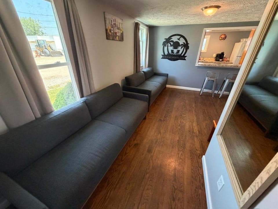 Strip Location Pet Friendly Fire Pit House in Geneva-on-the-Lake