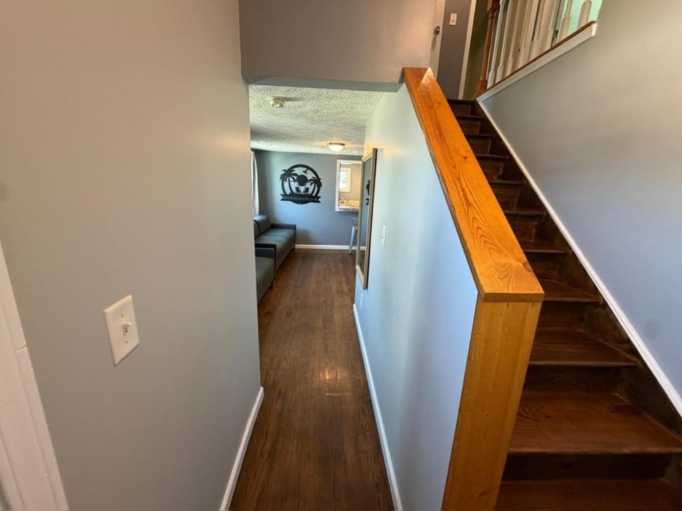Strip Location Pet Friendly Fire Pit House in Geneva-on-the-Lake