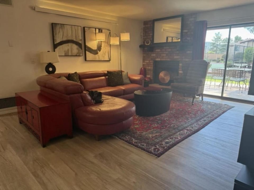 Sedona 3 bdrm 2 bath Pool, Hot tubs, Tennis, Pickleball House in Village of Oak Creek