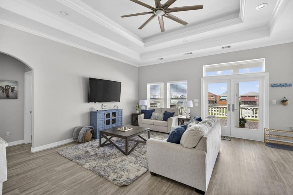 5 Min to Margaritaville with Fenced Yard and Beach Vibes House in Bolivar Peninsula
