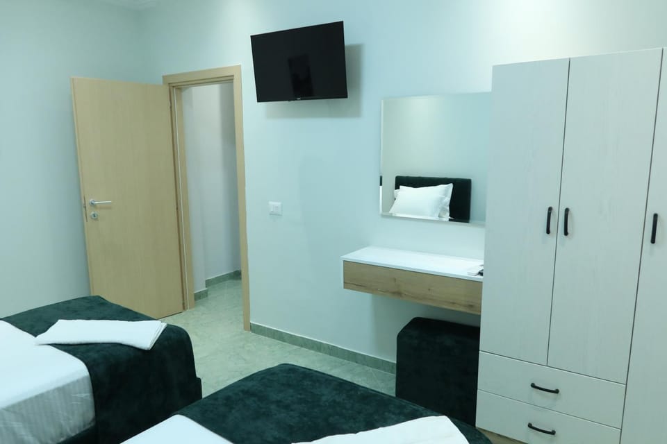 TV and multimedia, Bedroom, wardrobe