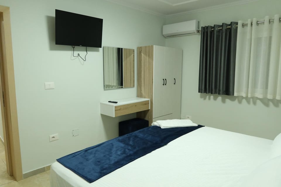 Bed, Bedroom, wardrobe, air conditioner