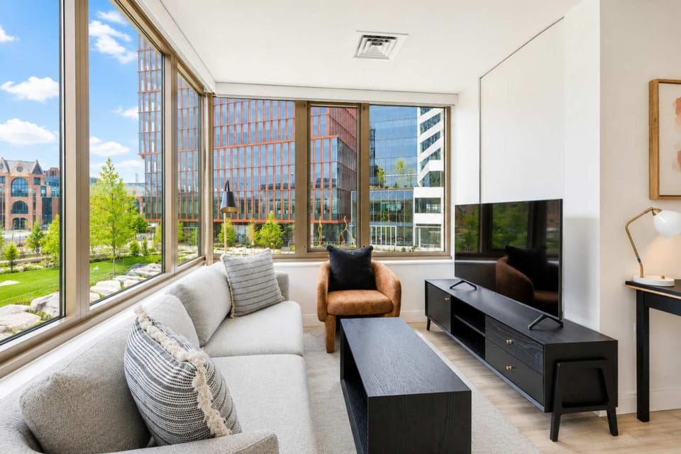 Luxury Apt Near Harvard Business & Gym Apartment in Allston