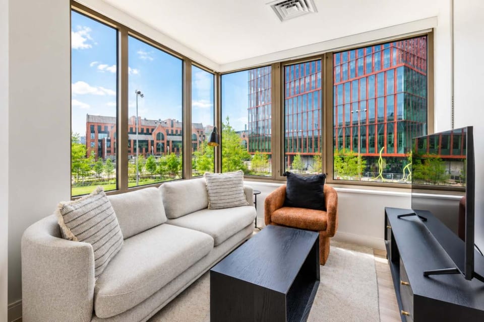 Luxury Apt Near Harvard Business & Gym Apartment in Allston
