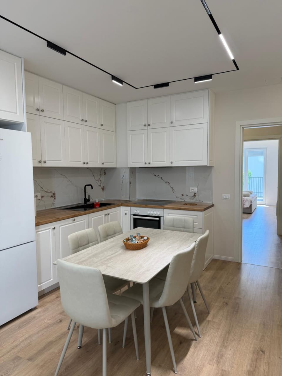 Dining area, kitchen
