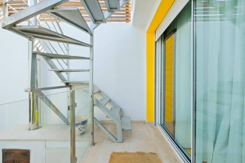 Modern Yellow Studio in Restelo Belém Vacation rental in Lisbon