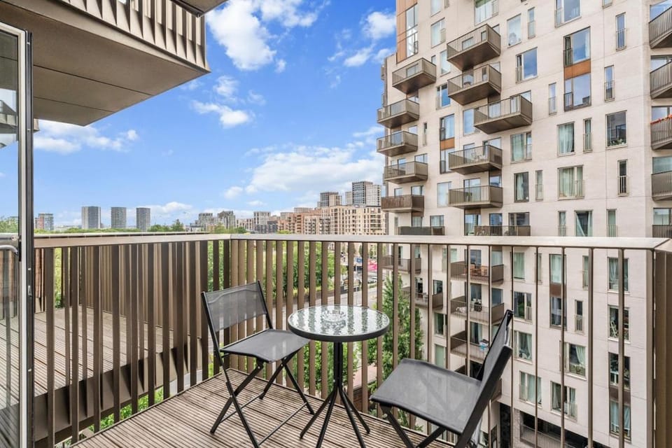 1BR Stylish London Haven - Sleeps 6 Canning Town Apartment in London