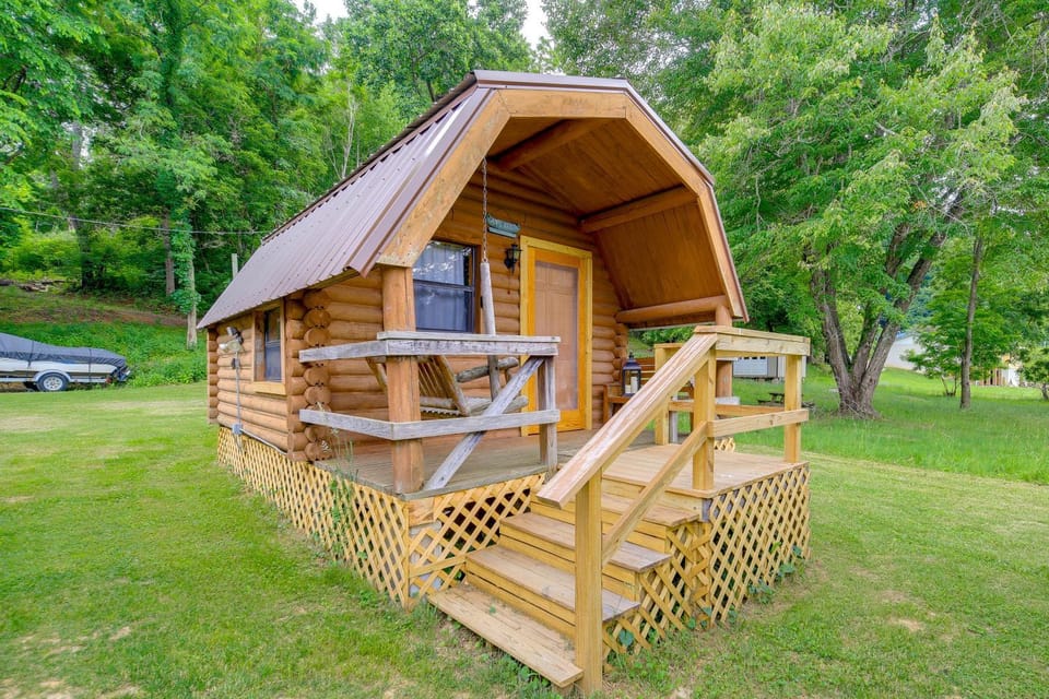 Private Beach! Home w/ 2 Guest Cabins in Hiwassee Cabin in Claytor Lake