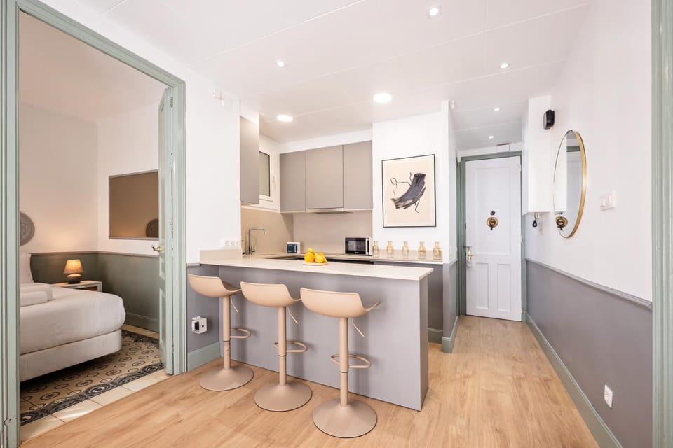 Kitchen or kitchenette, Photo of the whole room, stove