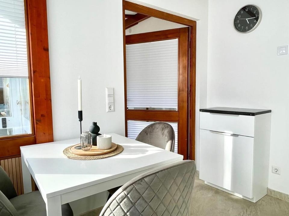 Neu renovierte Wohnung mit 2 separaten Schlafzimmern Apartment in Aalen