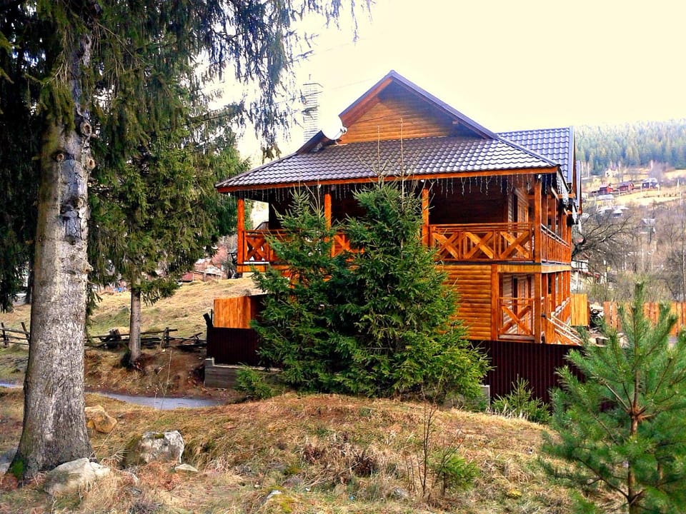 Property building, Nearby landmark, Restaurant/places to eat, Spring, Off site, Day, Neighbourhood, Summer, Garden, Autumn, Area and facilities, Sunrise, Sunset
