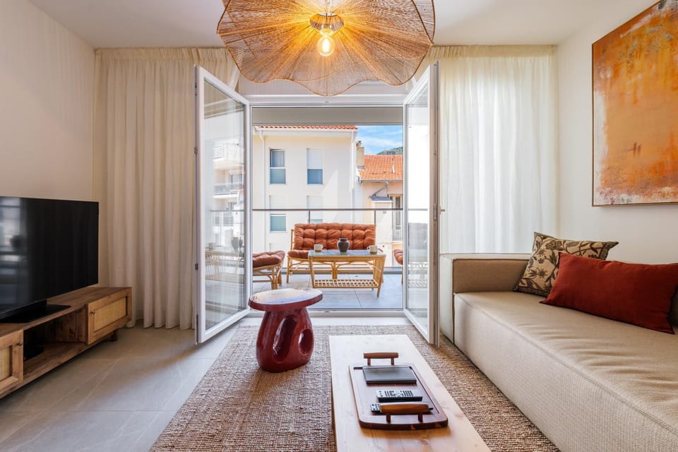 Spacious apartment with terrace and parking Apartment in Nice