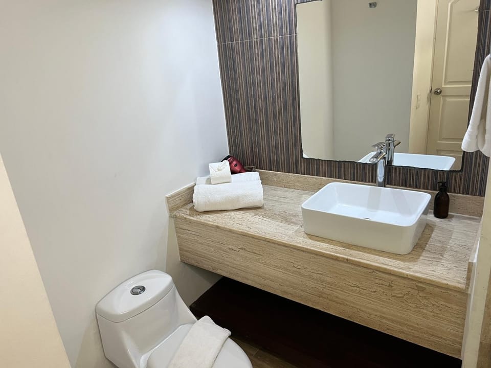 Toilet, Bathroom, towels