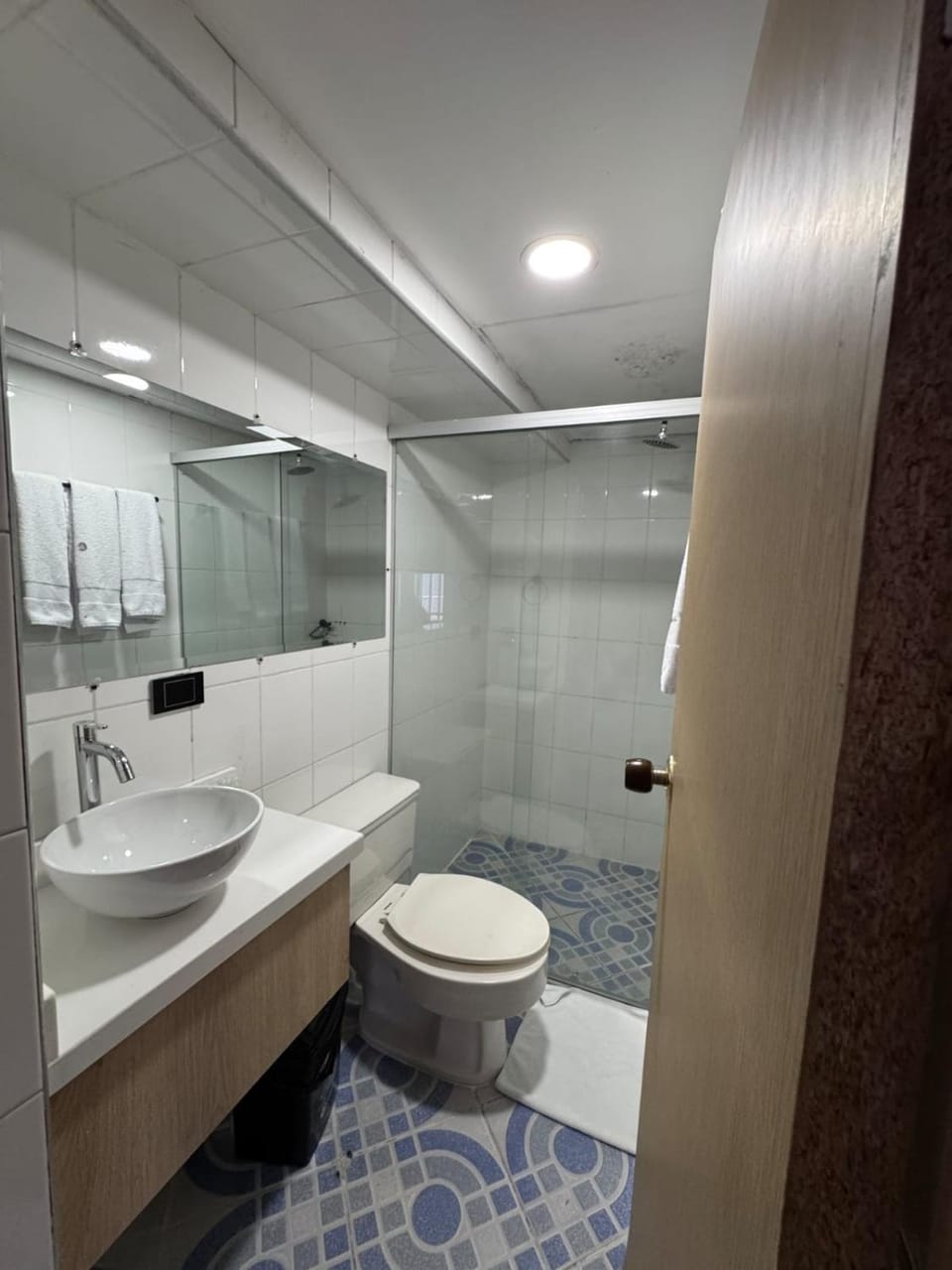 Shower, Bathroom, towels