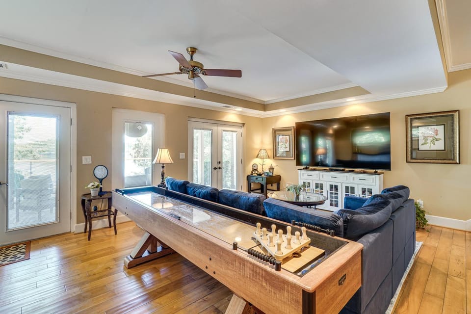 Decked Out! Private Dock Escape on Watts Bar Lake House in Watts Bar Lake