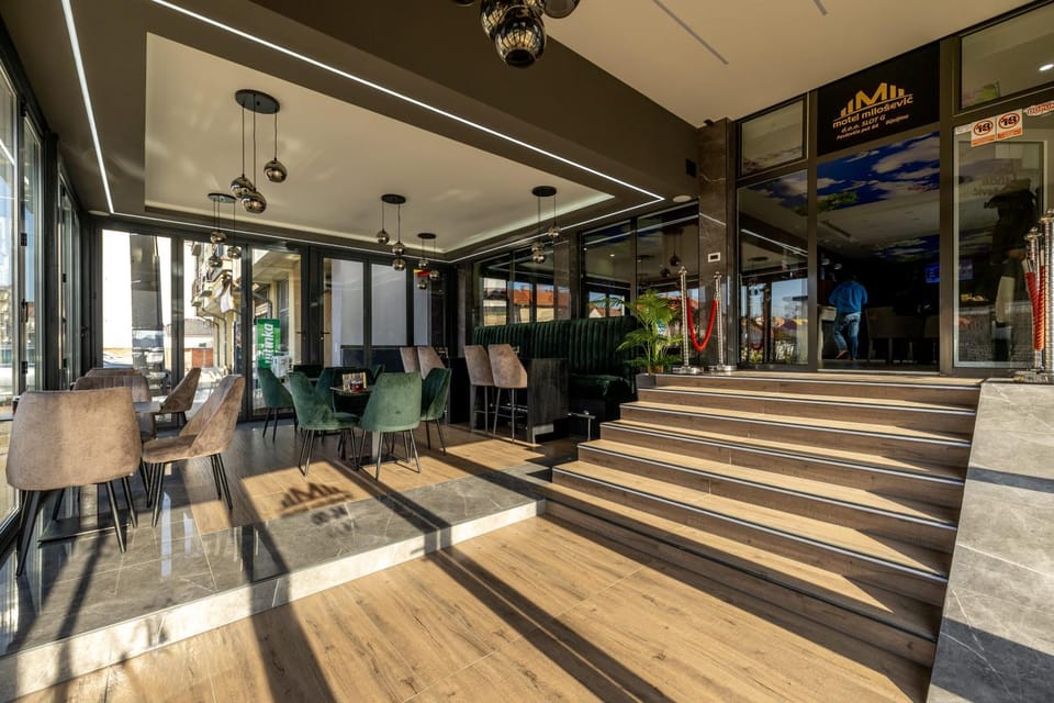 Lounge or bar, Entertainment