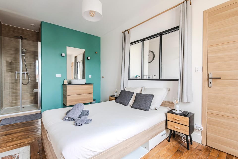 Shower, Bedroom