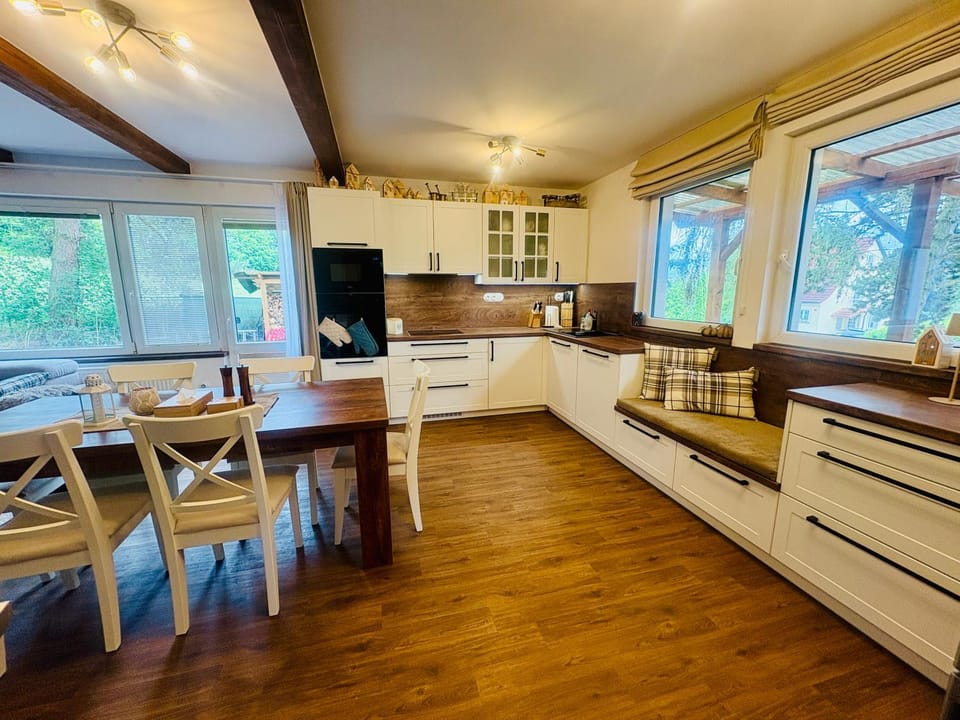 Dining area, kitchen