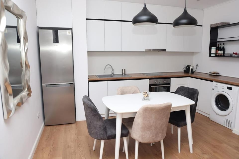 Coffee/tea facilities, Kitchen or kitchenette, Seating area, Dining area, dishwasher, oven, washing machine