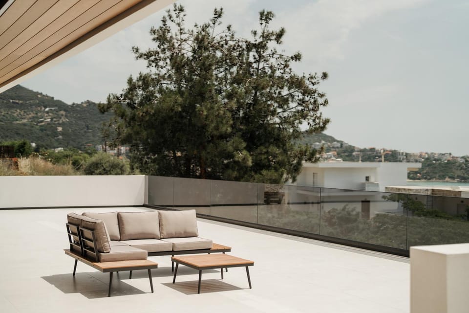 Balcony/Terrace, Entertainment