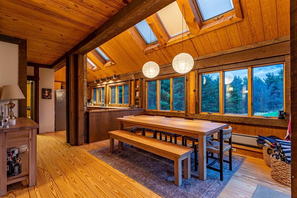 Lakeville Lodge - Family Friendly Home with Pool & Hot Tub House in Salisbury