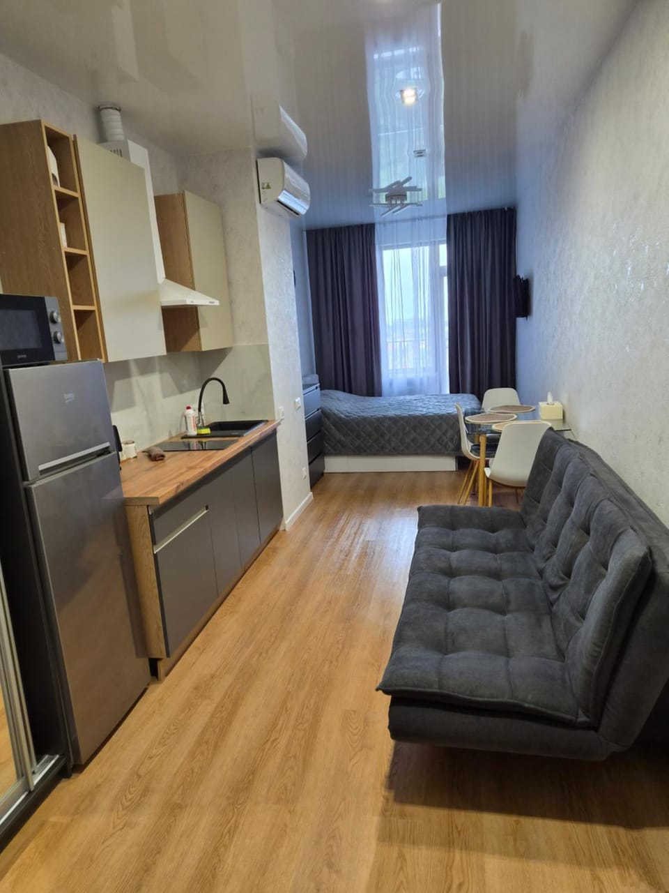 Photo of the whole room, kitchen