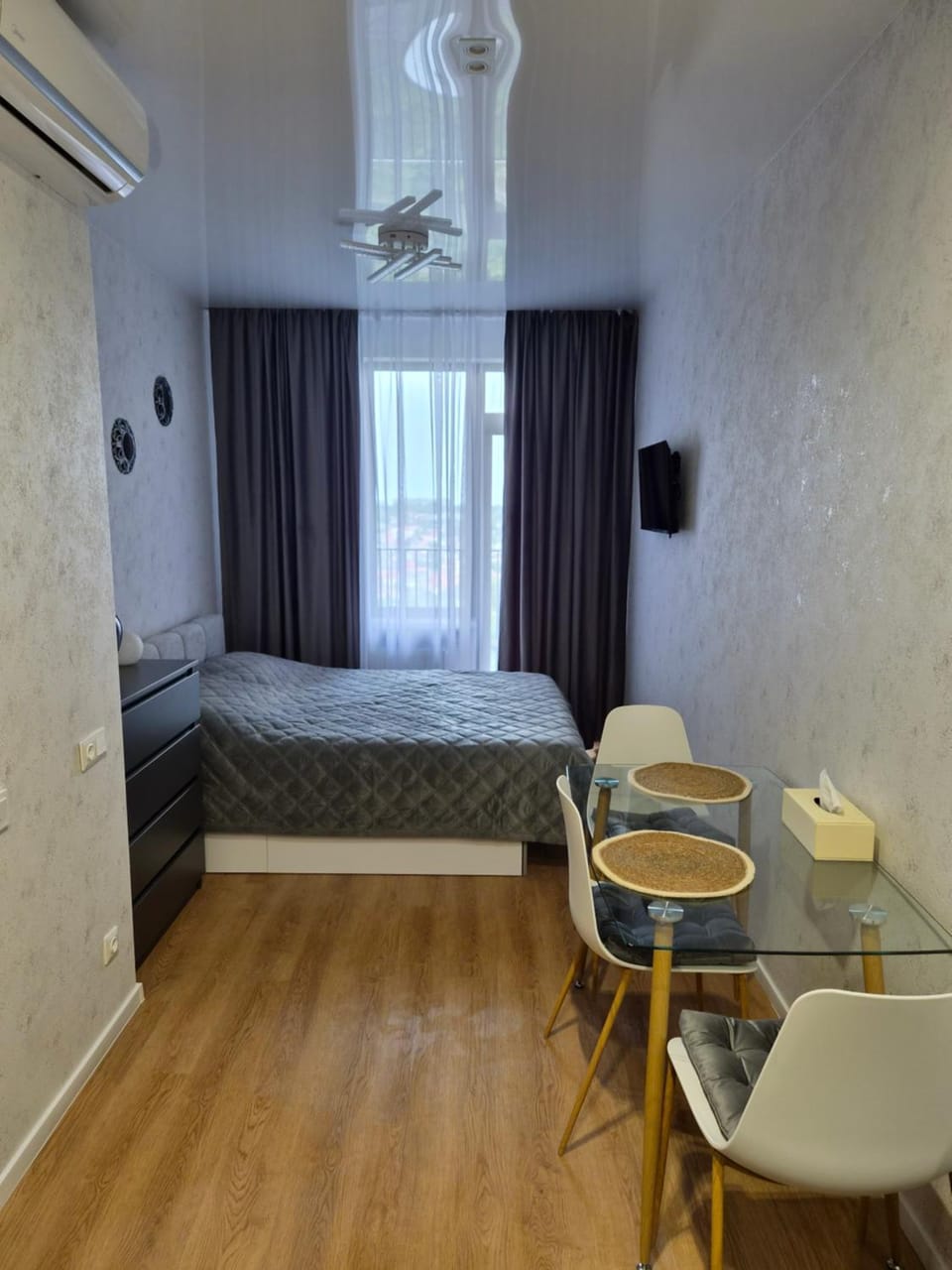 Bed, TV and multimedia, Seating area, Dining area, Bedroom, air conditioner
