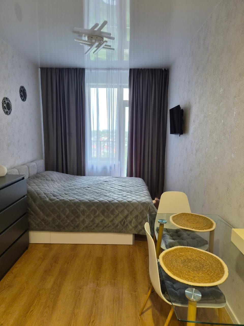 Bed, TV and multimedia, Bedroom