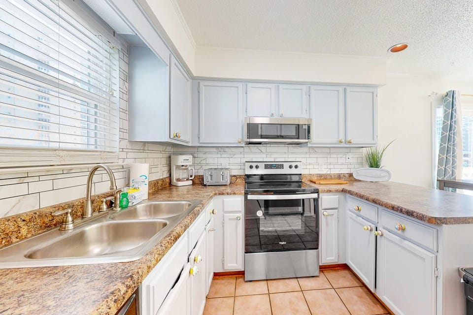 Family Friendly Condo across from Beach with Balcony Apartment in Gulf Shores
