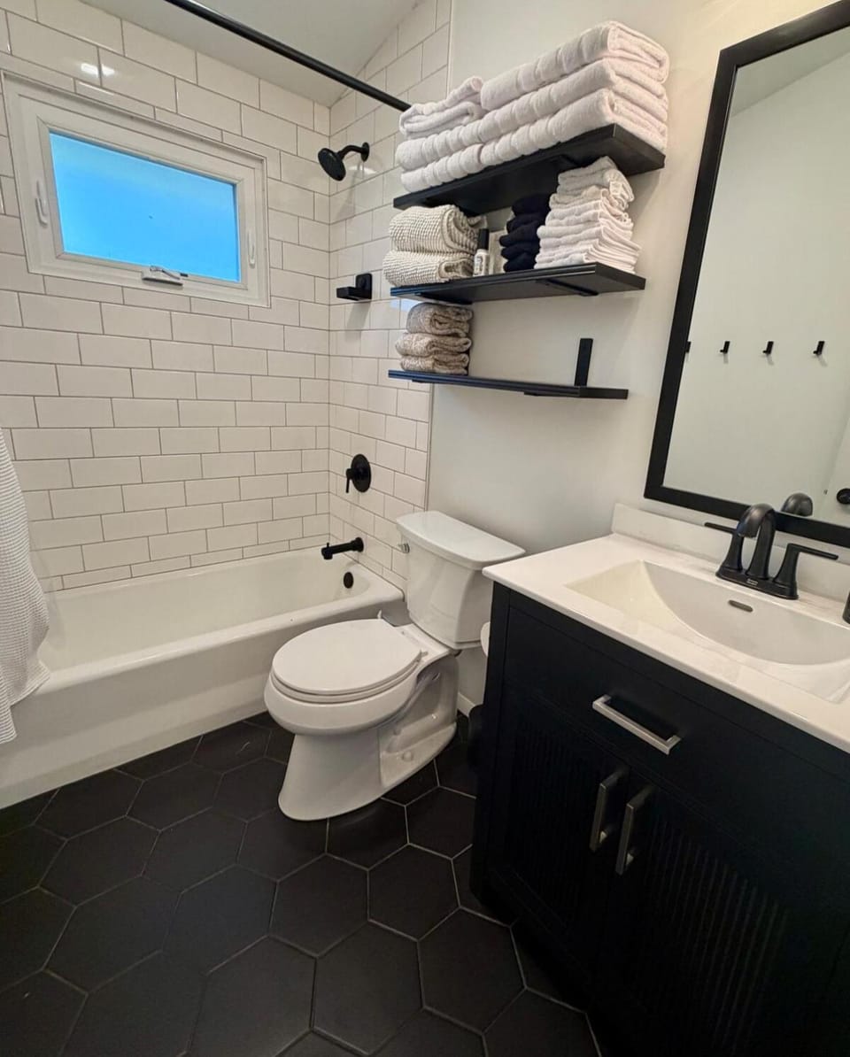 Shower, Toilet, Bathroom, towels