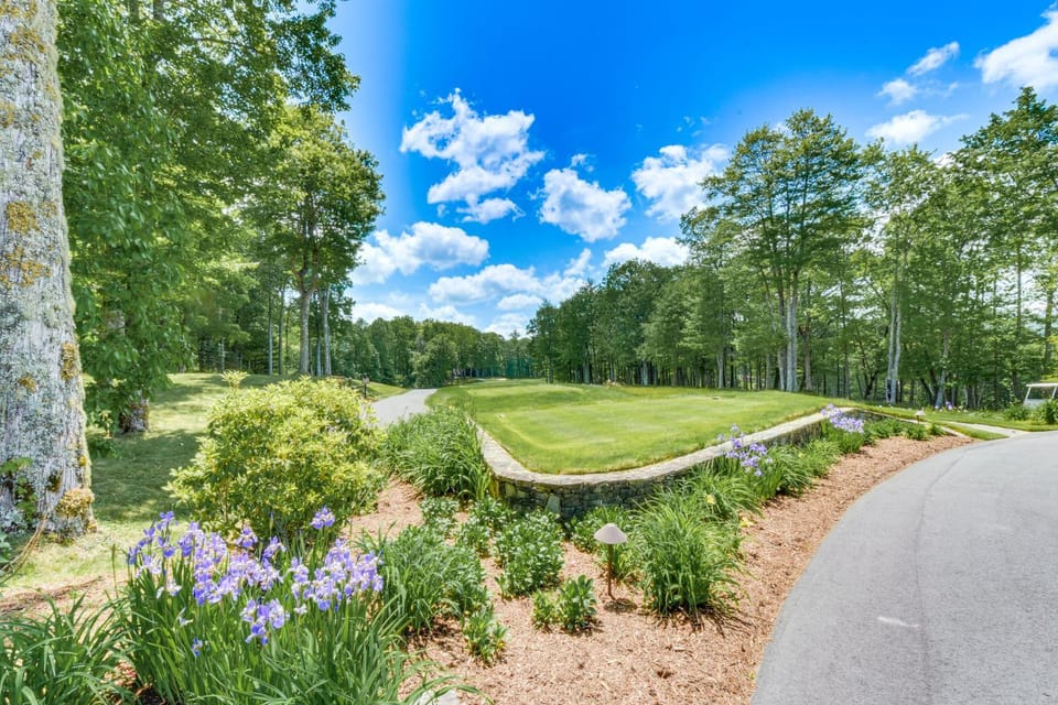 Amazing Mtn Views at 'Fore Seasons' in Trillium House in Lake Glenville