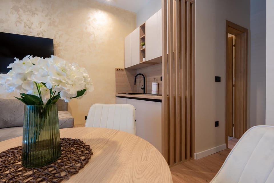 Kitchen or kitchenette, Living room, Seating area, Dining area, minibar, stove