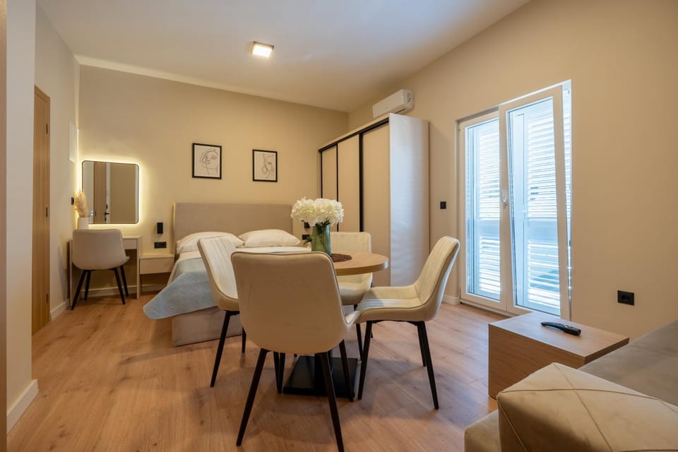 Living room, Seating area, Dining area