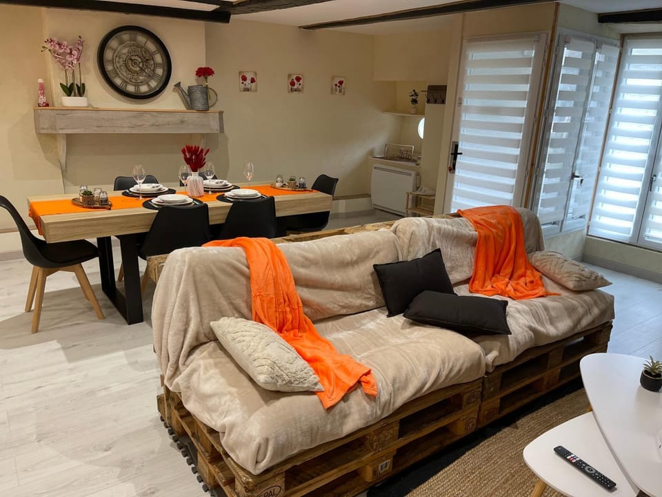 Gîte Le Refuge du Revermont pour 4 personnes House in Jura